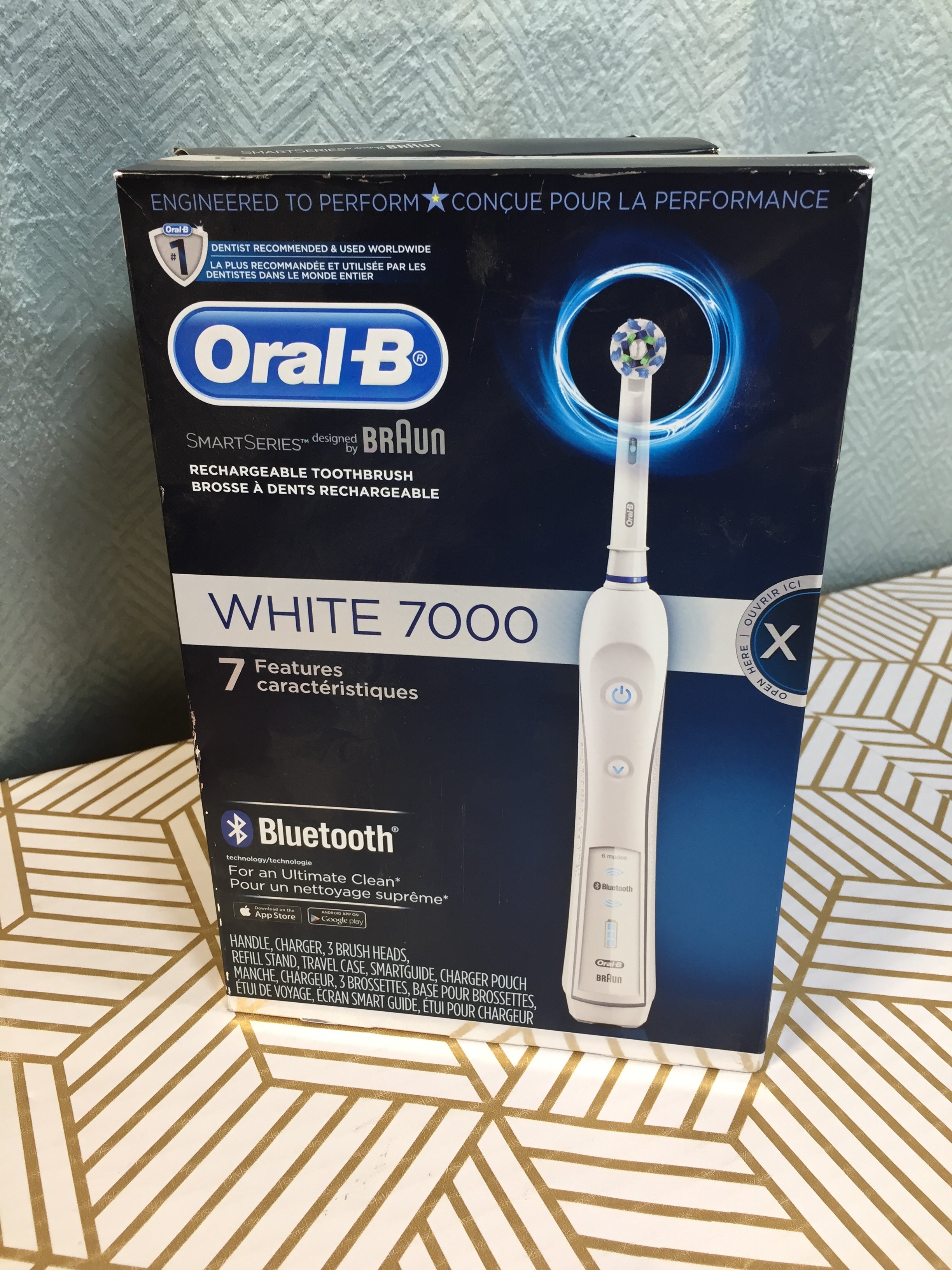 Oral-B 7000 SmartSeries Electric Toothbrush with Travel Case, White (7690525147374)